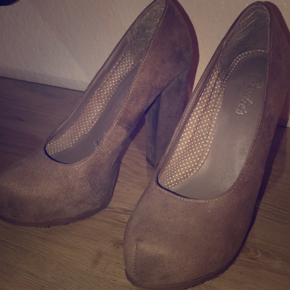 Candies grey suede chunky wedge sz8